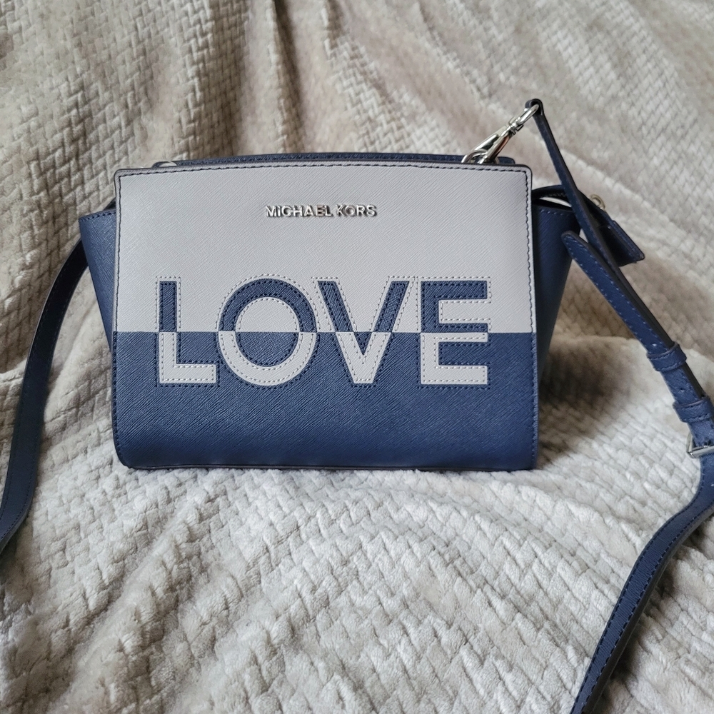 Michael Kors Selma LOVE MD Messenger Bag